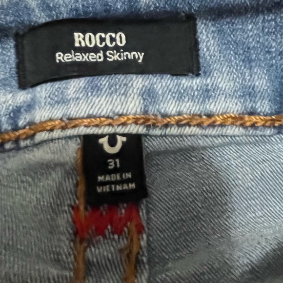 True Religion Light Blue Rocco Relaxed Skinny Jeans with Red Stitching Sz 31 Men - Picture 6 of 10